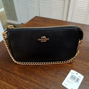 NWT COACH LARGE LEATHER WRISTLET F30258 BLACK